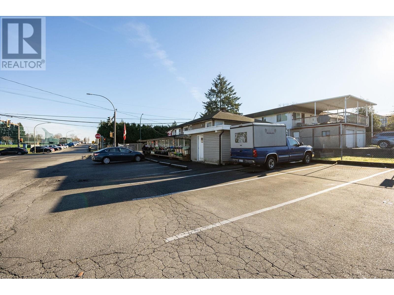 Property at 4726 CANADA WAY image 3