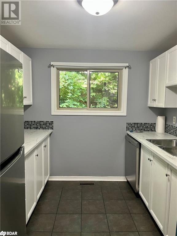 42 Shadowood Road, Barrie, Ontario  L4N 7K5 - Photo 4 - 40695333