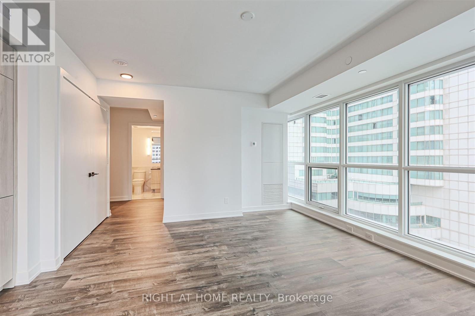 1307 - 327 King Street W, Toronto, Ontario  M5V 0W7 - Photo 6 - C11949961