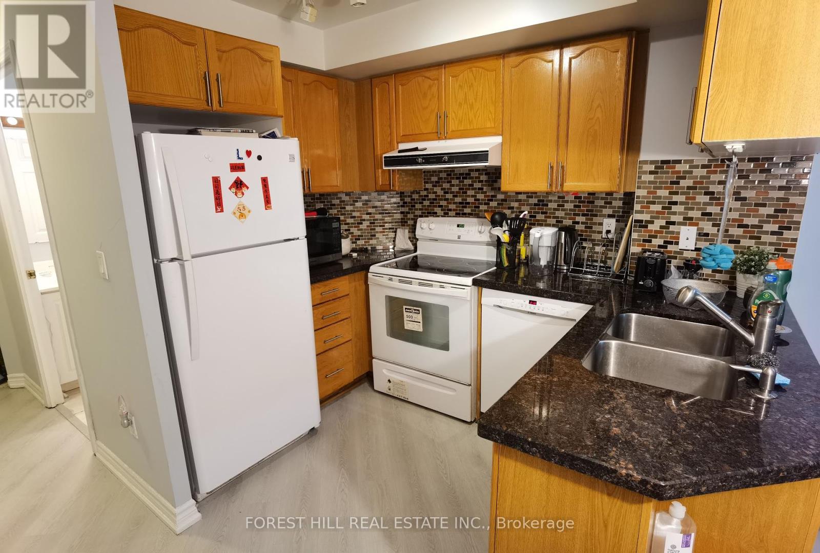 604-S - 909 Bay Street, Toronto, Ontario  M5S 3G2 - Photo 4 - C11948979