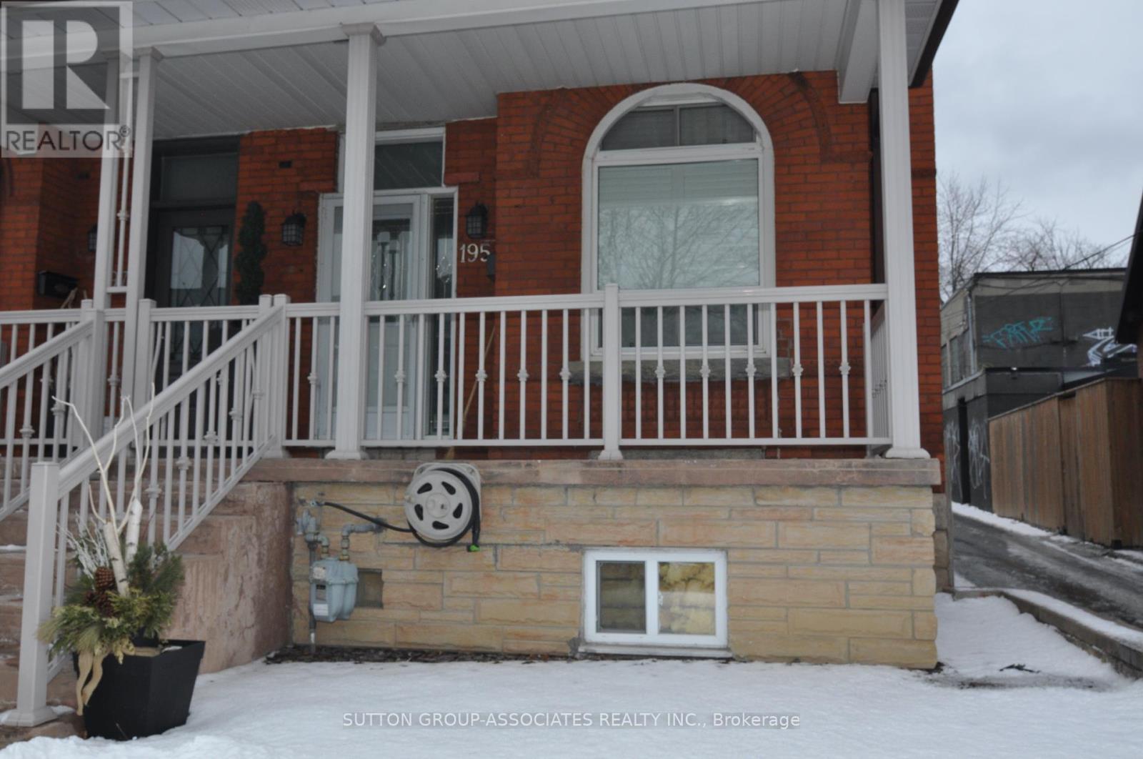 195 Montrose Avenue, Toronto, Ontario  M6G 3G6 - Photo 2 - C11951087