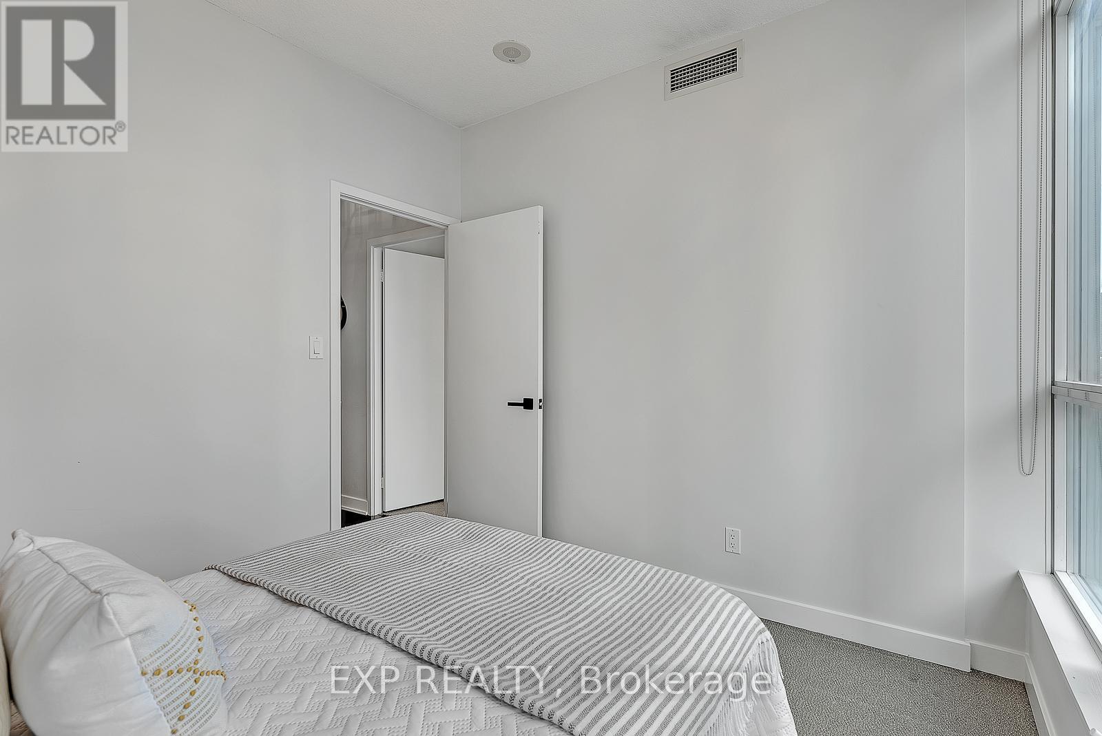 1407 - 126 Simcoe Street, Toronto, Ontario  M5H 4E6 - Photo 21 - C11951184