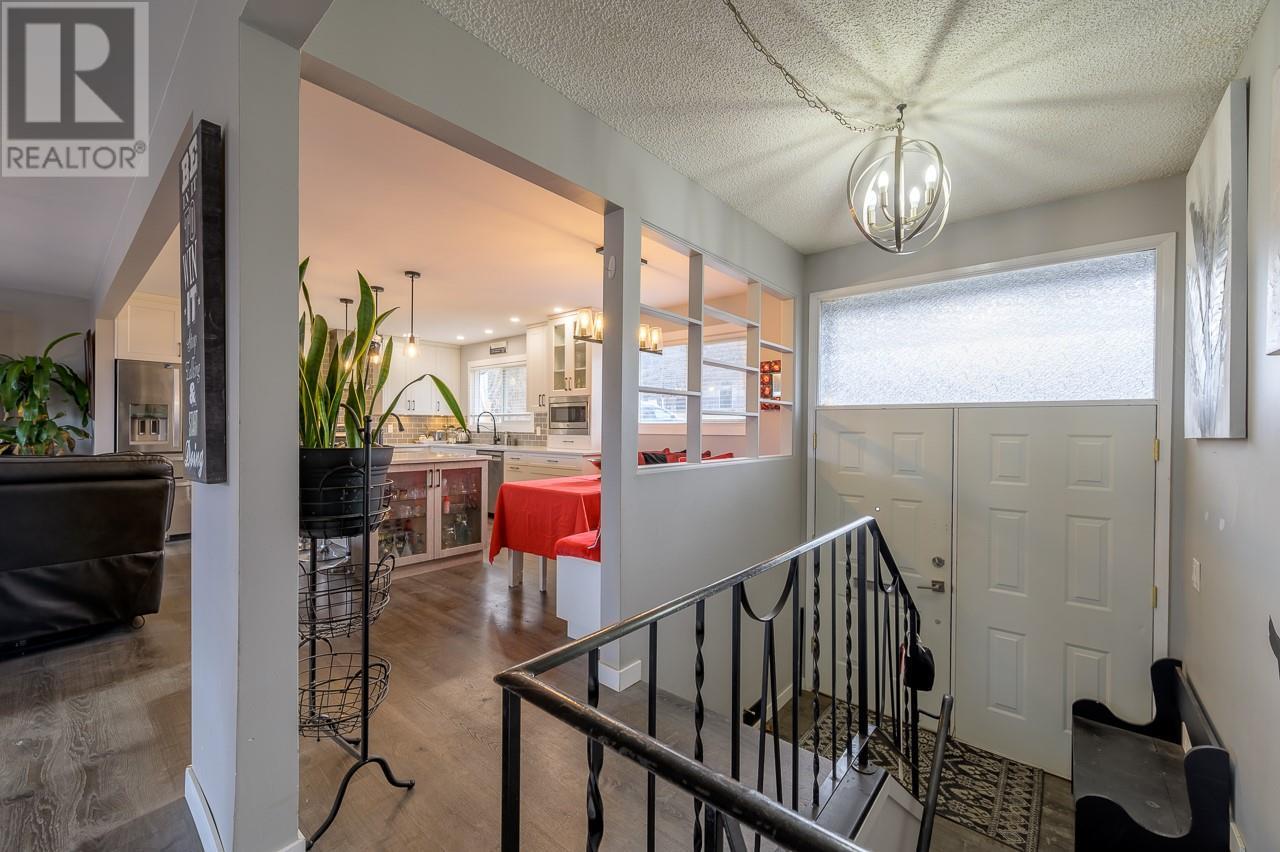 Property at 492 GRANDVIEW Terrace image 3