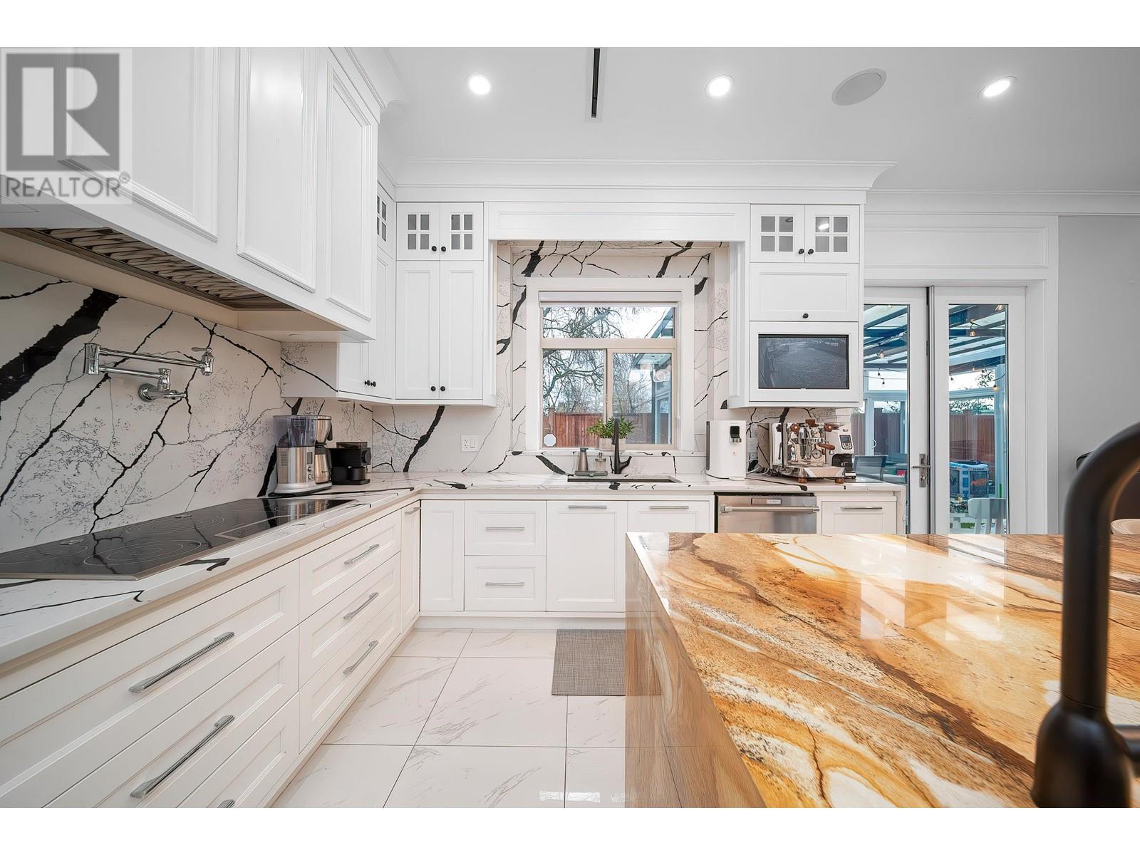 Listing Picture 6 of 20 : 9399 KIRKMOND CRES, Richmond / 烈治文 - 魯藝地產 Yvonne Lu Group - MLS Medallion Club Member