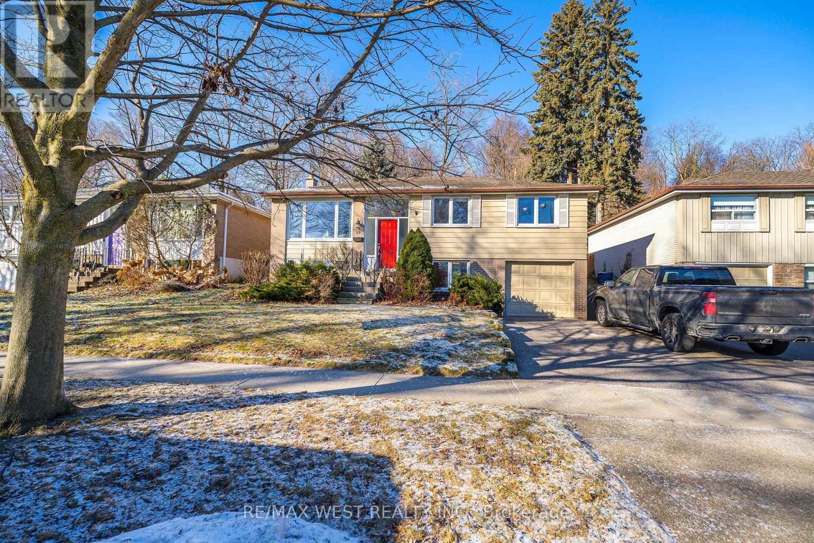 42 SIR RAYMOND DRIVE, Toronto, Ontario