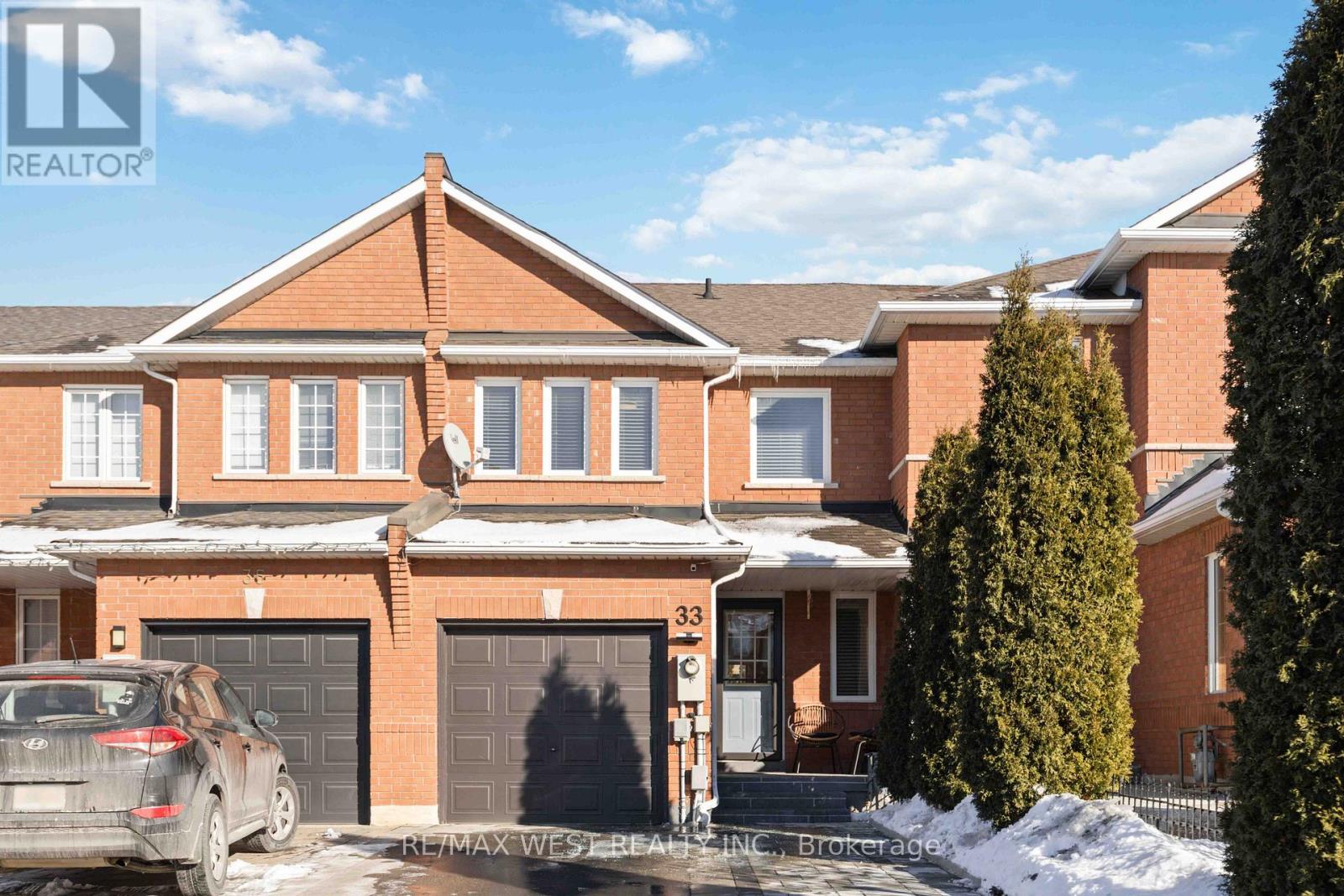 33 PIAZZA CRESCENT, Vaughan, Ontario