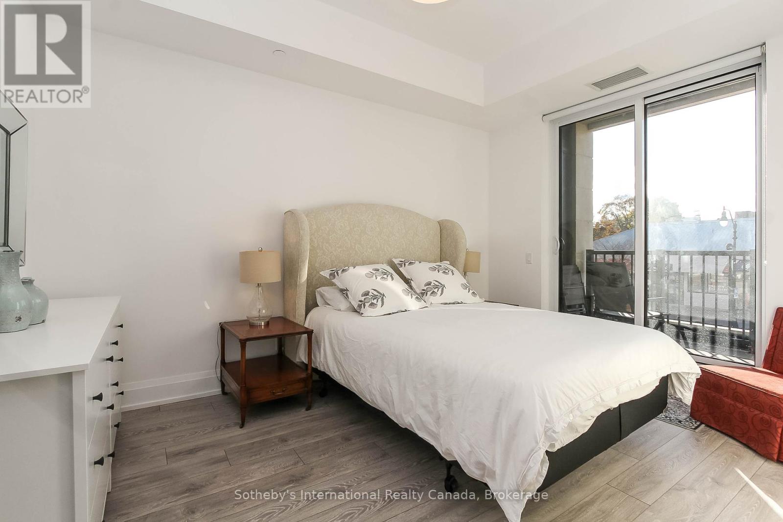 Property at 213 - 1 HUME STREET image 4