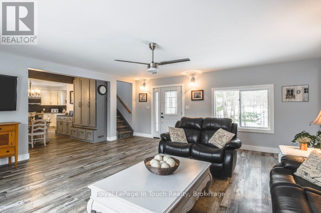 36 Meadows Avenue, Tay, Ontario  L0K 2C0 - Photo 7 - S11952446