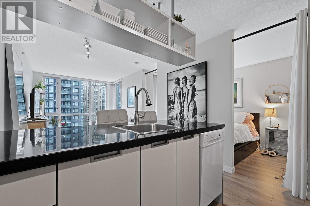 Listing Picture 11 of 31 : 1105 1082 SEYMOUR STREET, Vancouver / 溫哥華 - 魯藝地產 Yvonne Lu Group - MLS Medallion Club Member