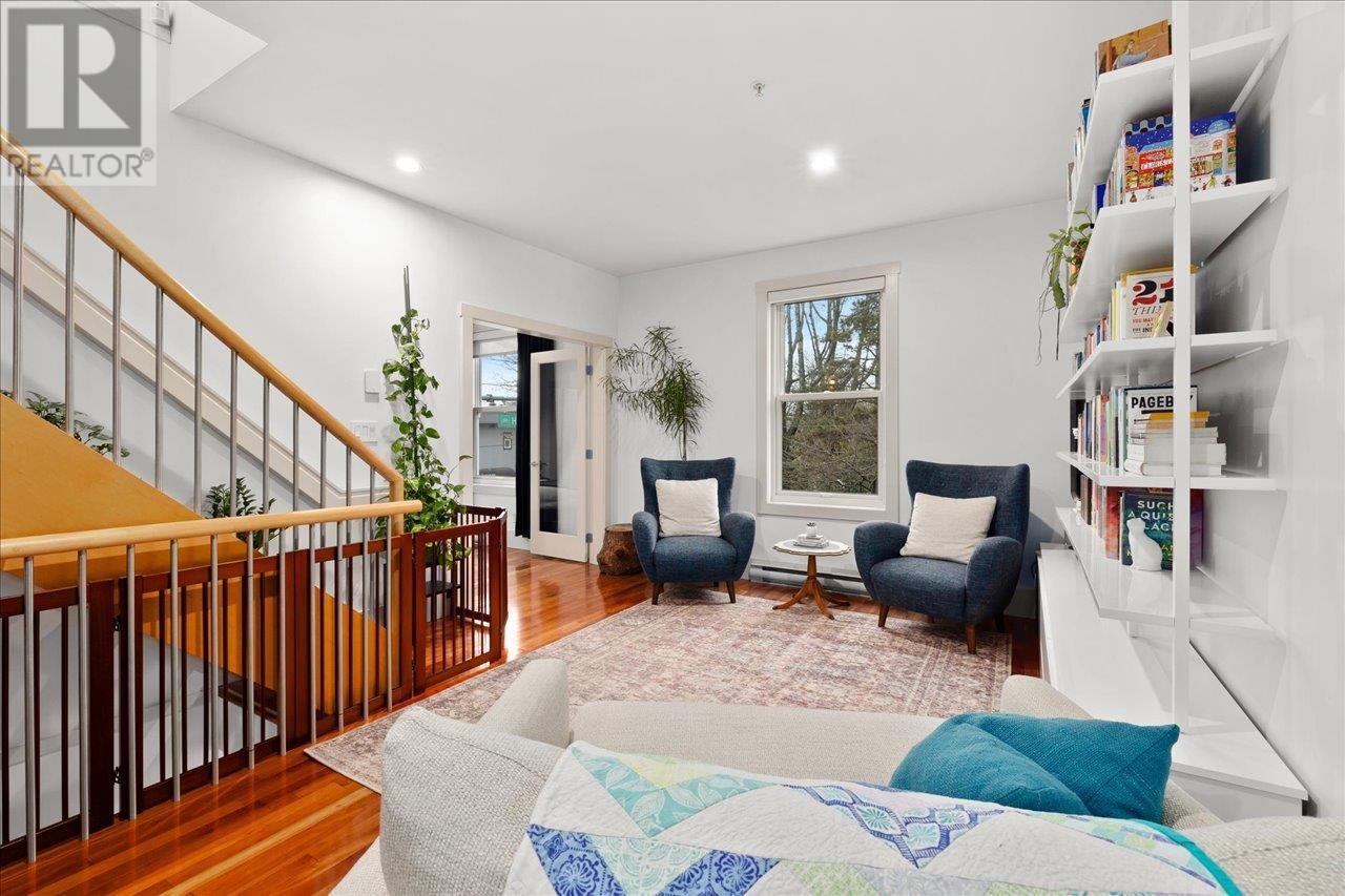 696 W 16TH AVENUE, Vancouver