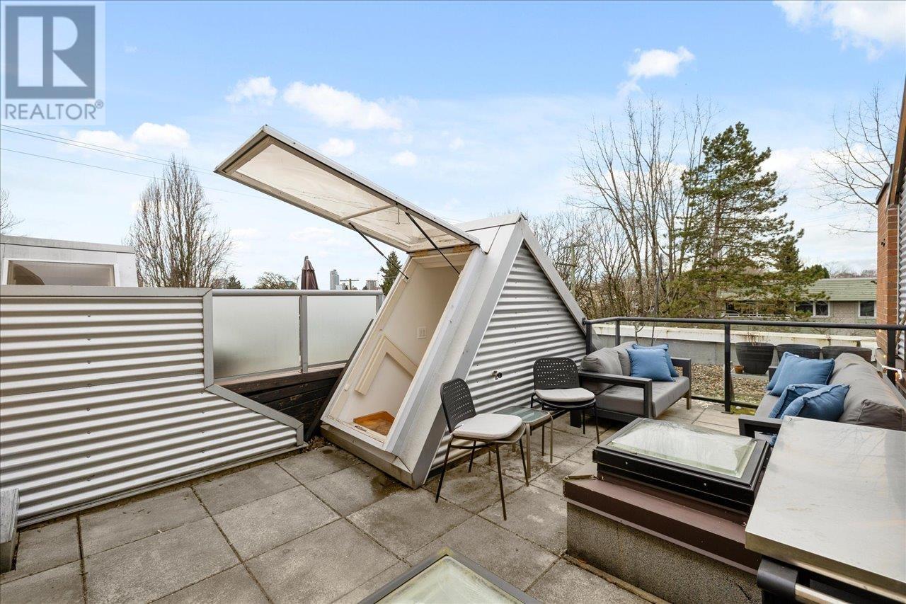 Listing Picture 17 of 33 : 696 W 16TH AVENUE, Vancouver / 溫哥華 - 魯藝地產 Yvonne Lu Group - MLS Medallion Club Member