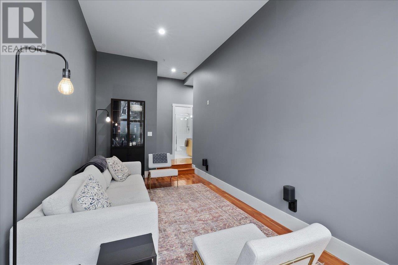 Listing Picture 20 of 33 : 696 W 16TH AVENUE, Vancouver / 溫哥華 - 魯藝地產 Yvonne Lu Group - MLS Medallion Club Member