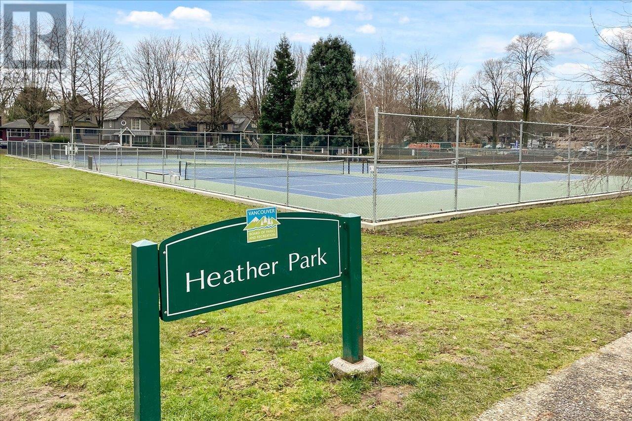 Listing Picture 32 of 33 : 696 W 16TH AVENUE, Vancouver / 溫哥華 - 魯藝地產 Yvonne Lu Group - MLS Medallion Club Member