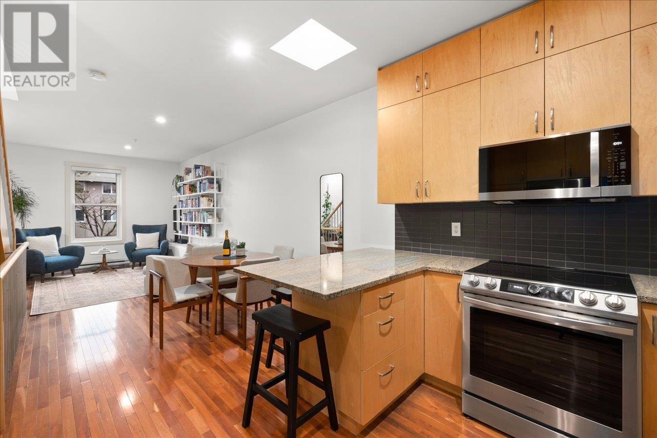 Listing Picture 9 of 33 : 696 W 16TH AVENUE, Vancouver / 溫哥華 - 魯藝地產 Yvonne Lu Group - MLS Medallion Club Member