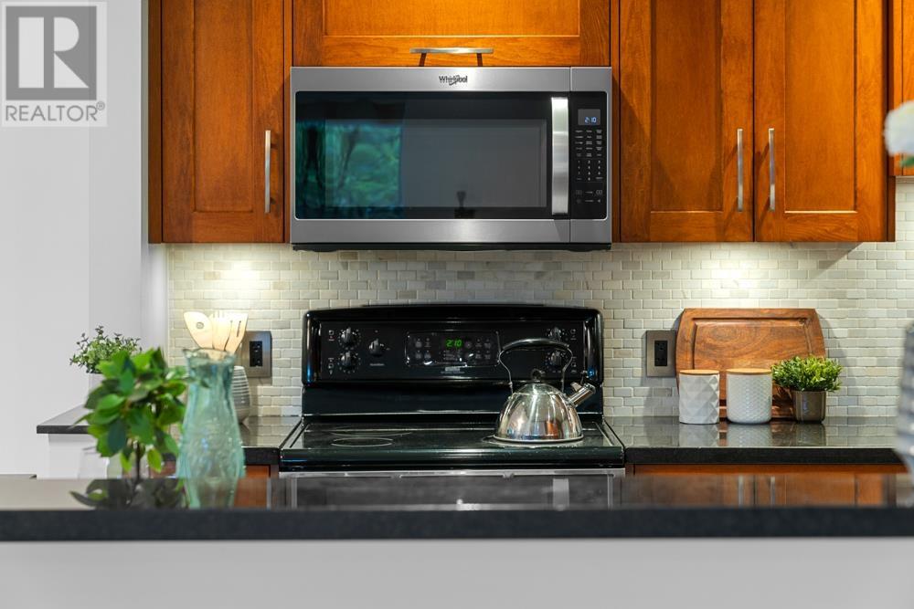 Listing Picture 23 of 38 : 110 1777 W 13TH AVENUE, Vancouver / 溫哥華 - 魯藝地產 Yvonne Lu Group - MLS Medallion Club Member