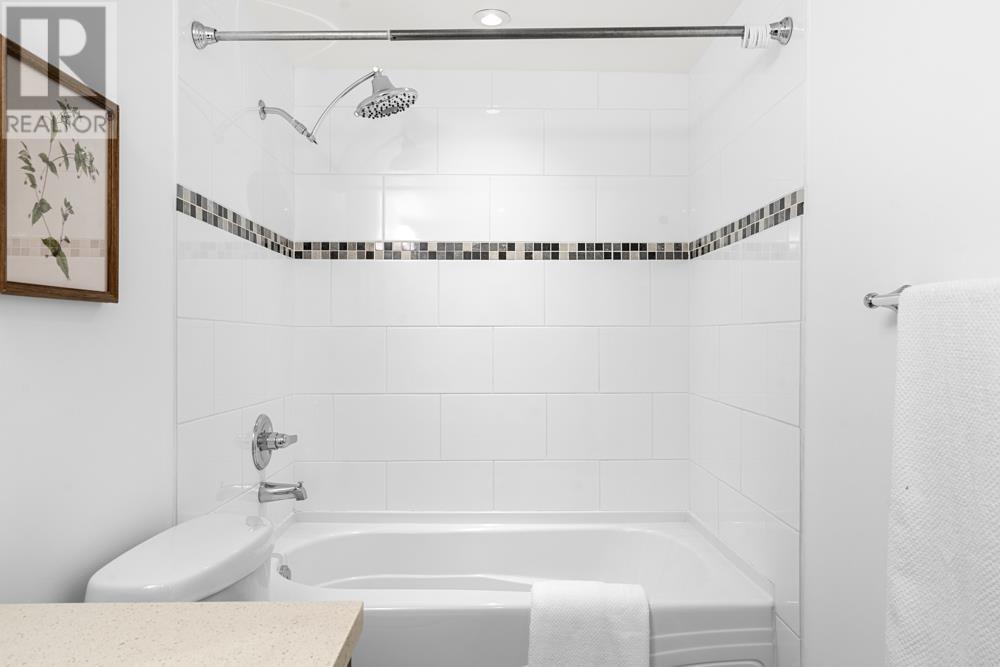 Listing Picture 30 of 38 : 110 1777 W 13TH AVENUE, Vancouver / 溫哥華 - 魯藝地產 Yvonne Lu Group - MLS Medallion Club Member