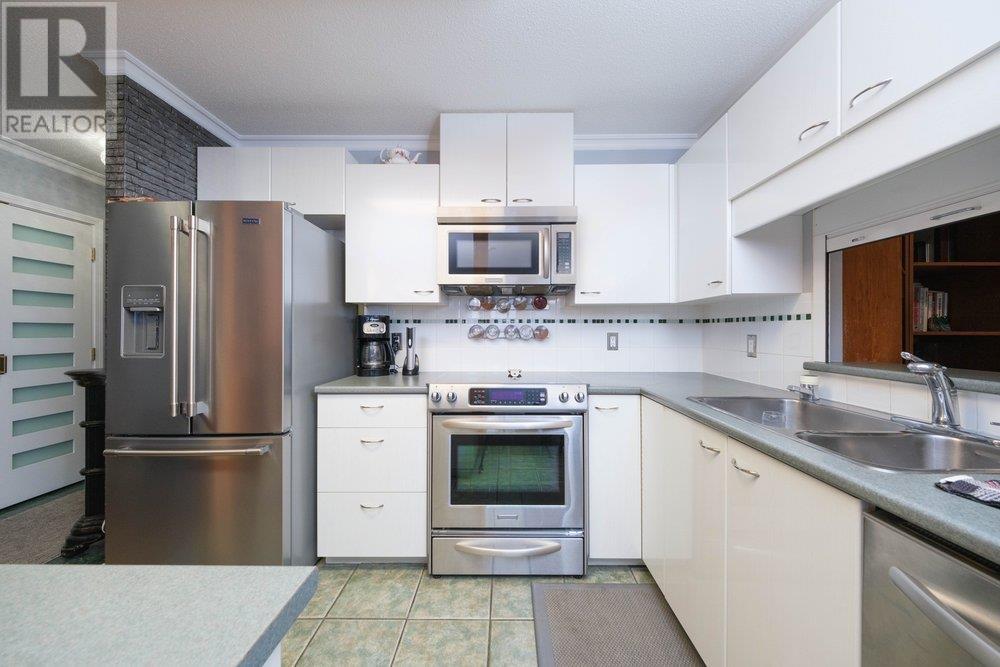 Listing Picture 7 of 34 : 1802 4425 HALIFAX STREET, Burnaby / 本拿比 - 魯藝地產 Yvonne Lu Group - MLS Medallion Club Member
