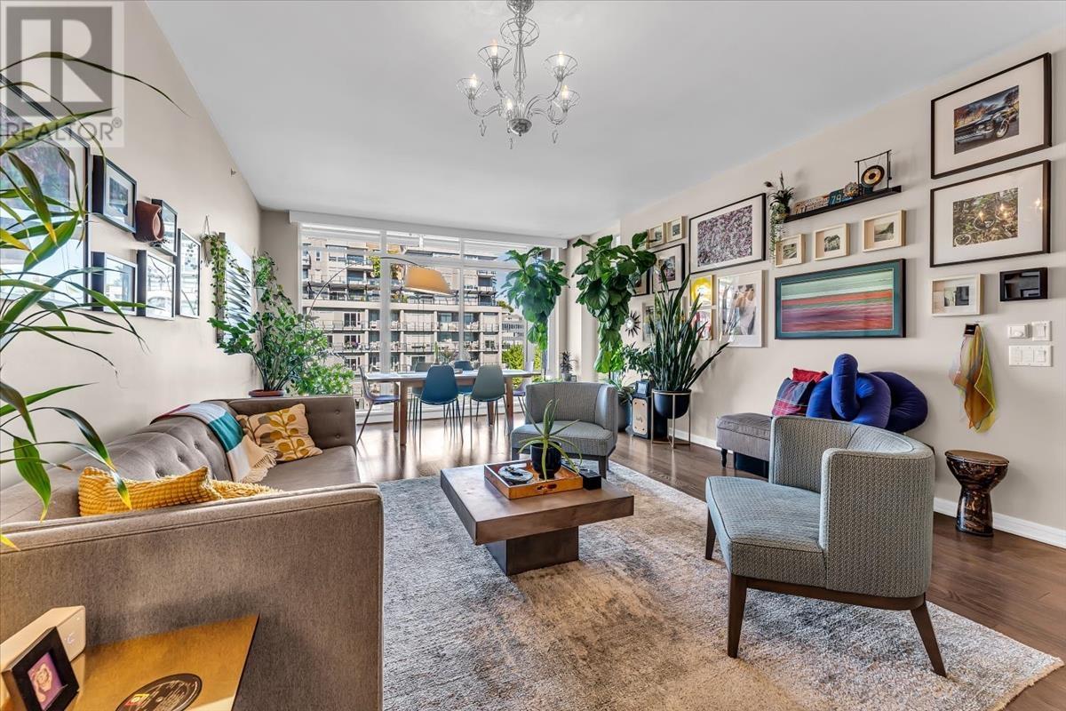 Listing Picture 2 of 36 : 504 77 WALTER HARDWICK AVENUE, Vancouver / 溫哥華 - 魯藝地產 Yvonne Lu Group - MLS Medallion Club Member