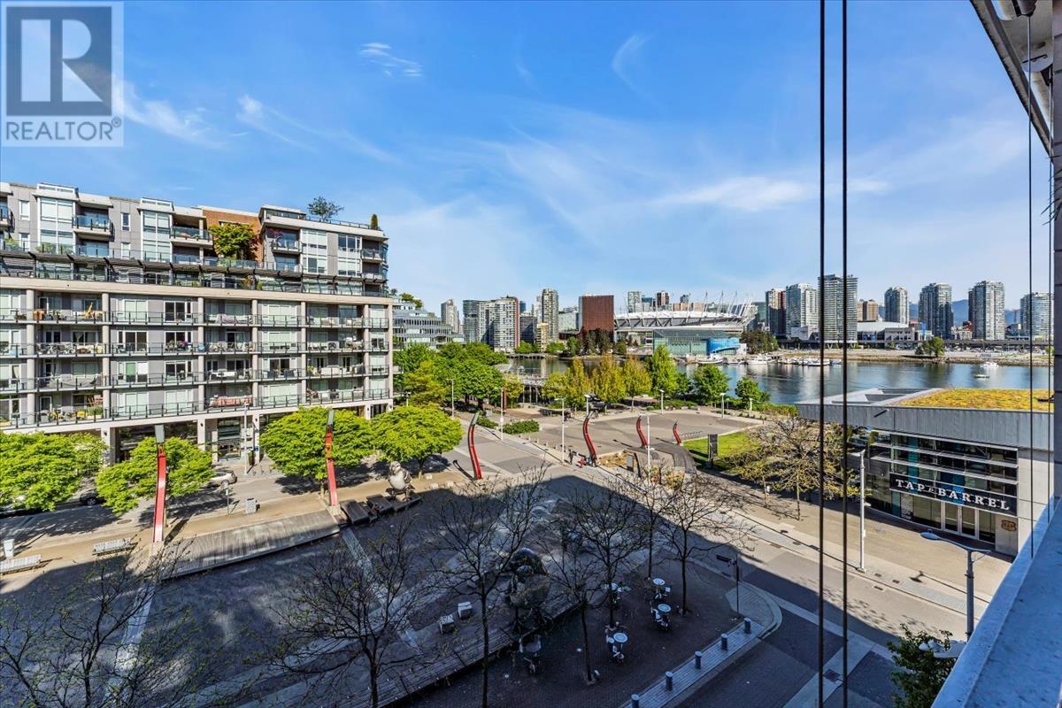 Listing Picture 30 of 36 : 504 77 WALTER HARDWICK AVENUE, Vancouver / 溫哥華 - 魯藝地產 Yvonne Lu Group - MLS Medallion Club Member