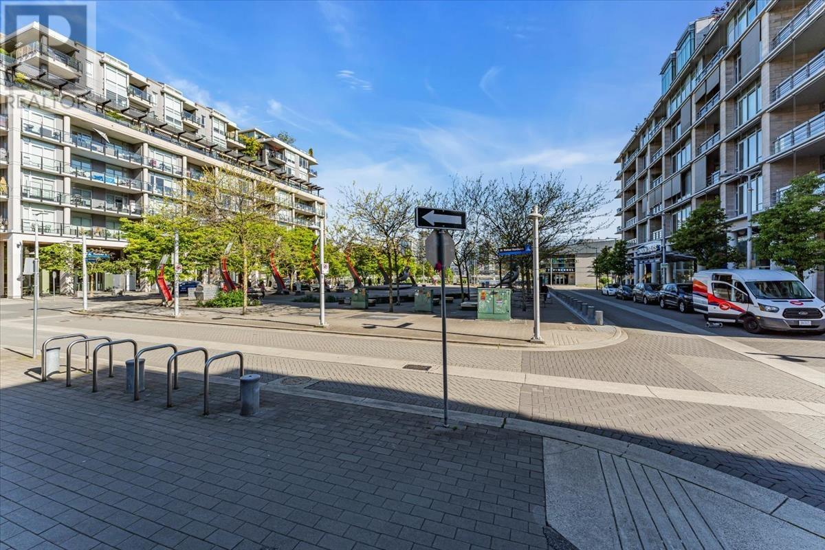 Listing Picture 34 of 36 : 504 77 WALTER HARDWICK AVENUE, Vancouver / 溫哥華 - 魯藝地產 Yvonne Lu Group - MLS Medallion Club Member