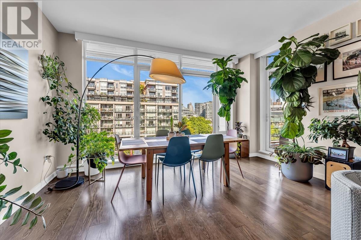 Listing Picture 4 of 36 : 504 77 WALTER HARDWICK AVENUE, Vancouver / 溫哥華 - 魯藝地產 Yvonne Lu Group - MLS Medallion Club Member