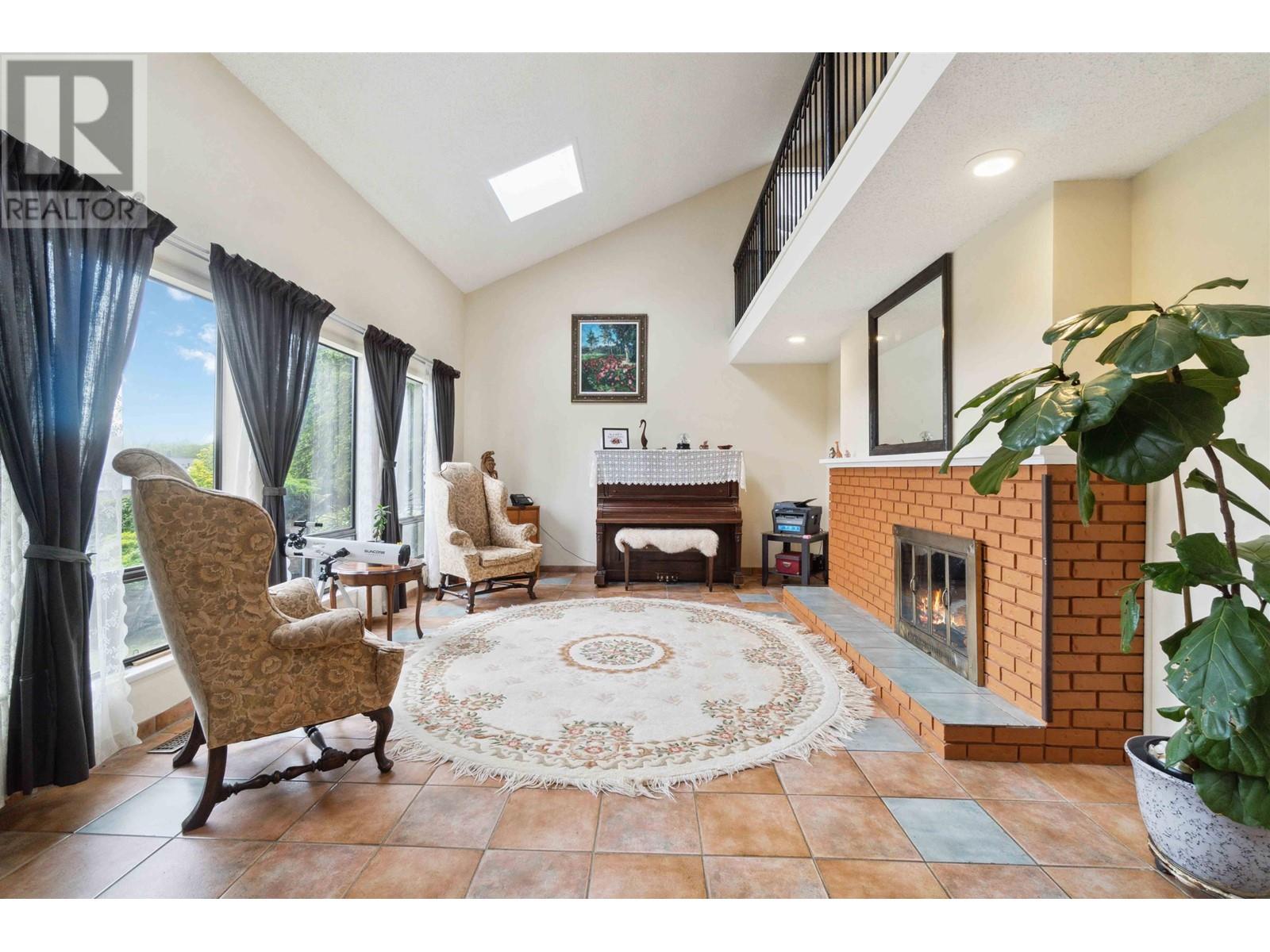 Property at 5694 GREENLAND DRIVE image 4