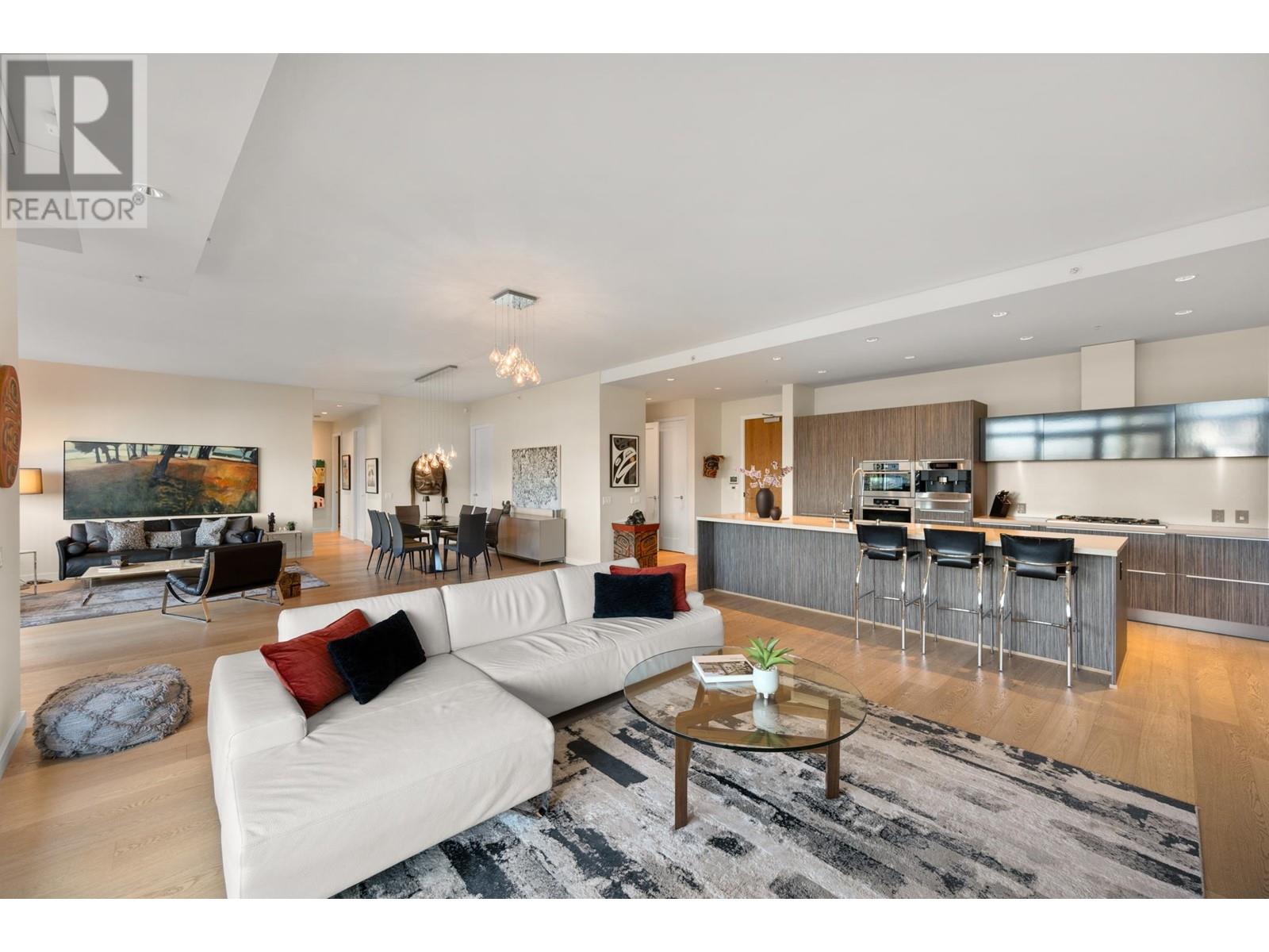 Listing Picture 5 of 29 : 102 151 W ATHLETES WAY, Vancouver / 溫哥華 - 魯藝地產 Yvonne Lu Group - MLS Medallion Club Member