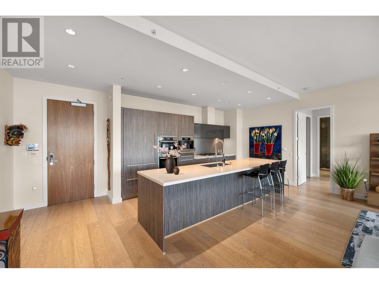 Listing Picture 8 of 29 : 102 151 W ATHLETES WAY, Vancouver / 溫哥華 - 魯藝地產 Yvonne Lu Group - MLS Medallion Club Member