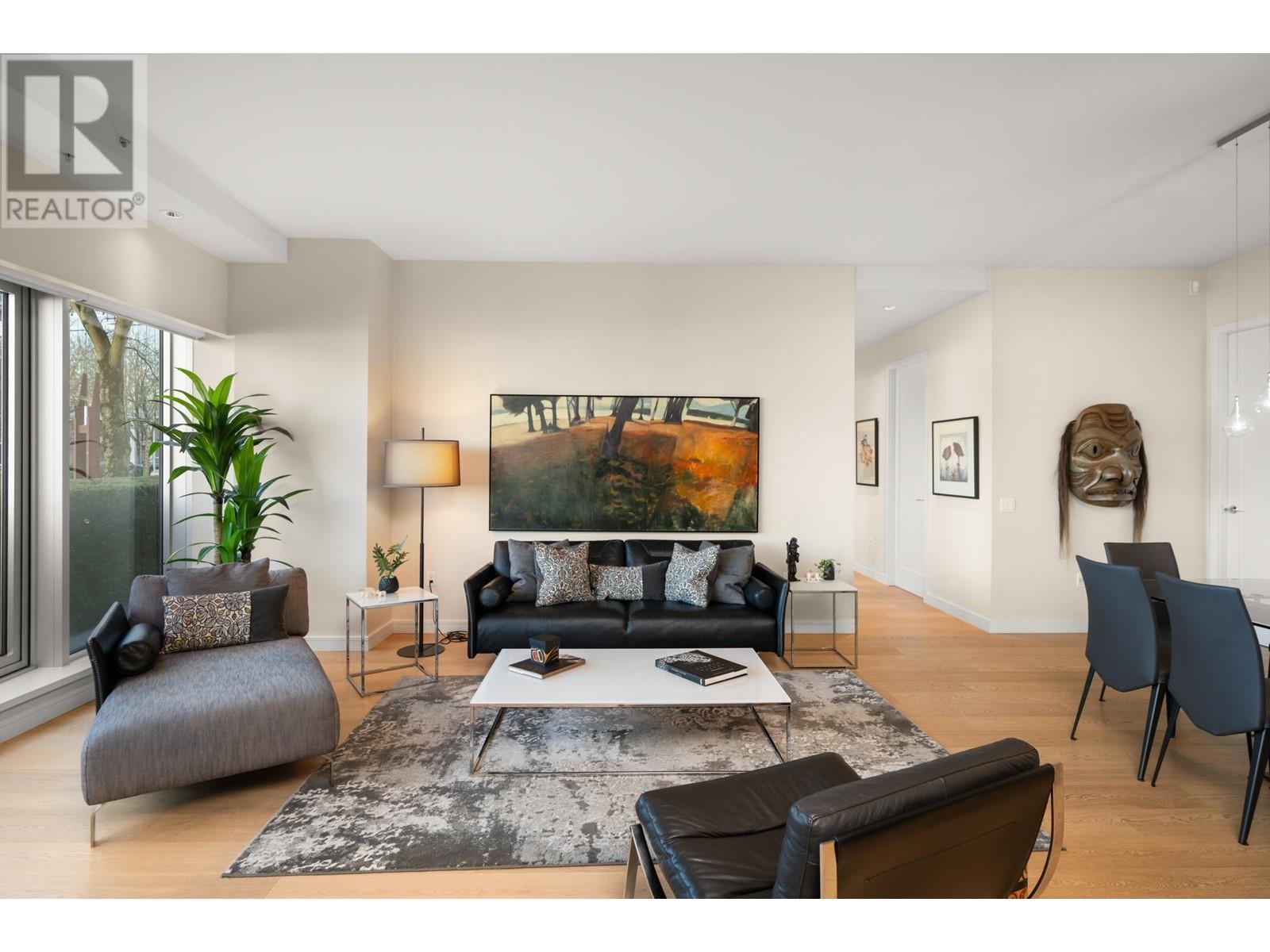 Listing Picture 13 of 29 : 102 151 W ATHLETES WAY, Vancouver / 溫哥華 - 魯藝地產 Yvonne Lu Group - MLS Medallion Club Member