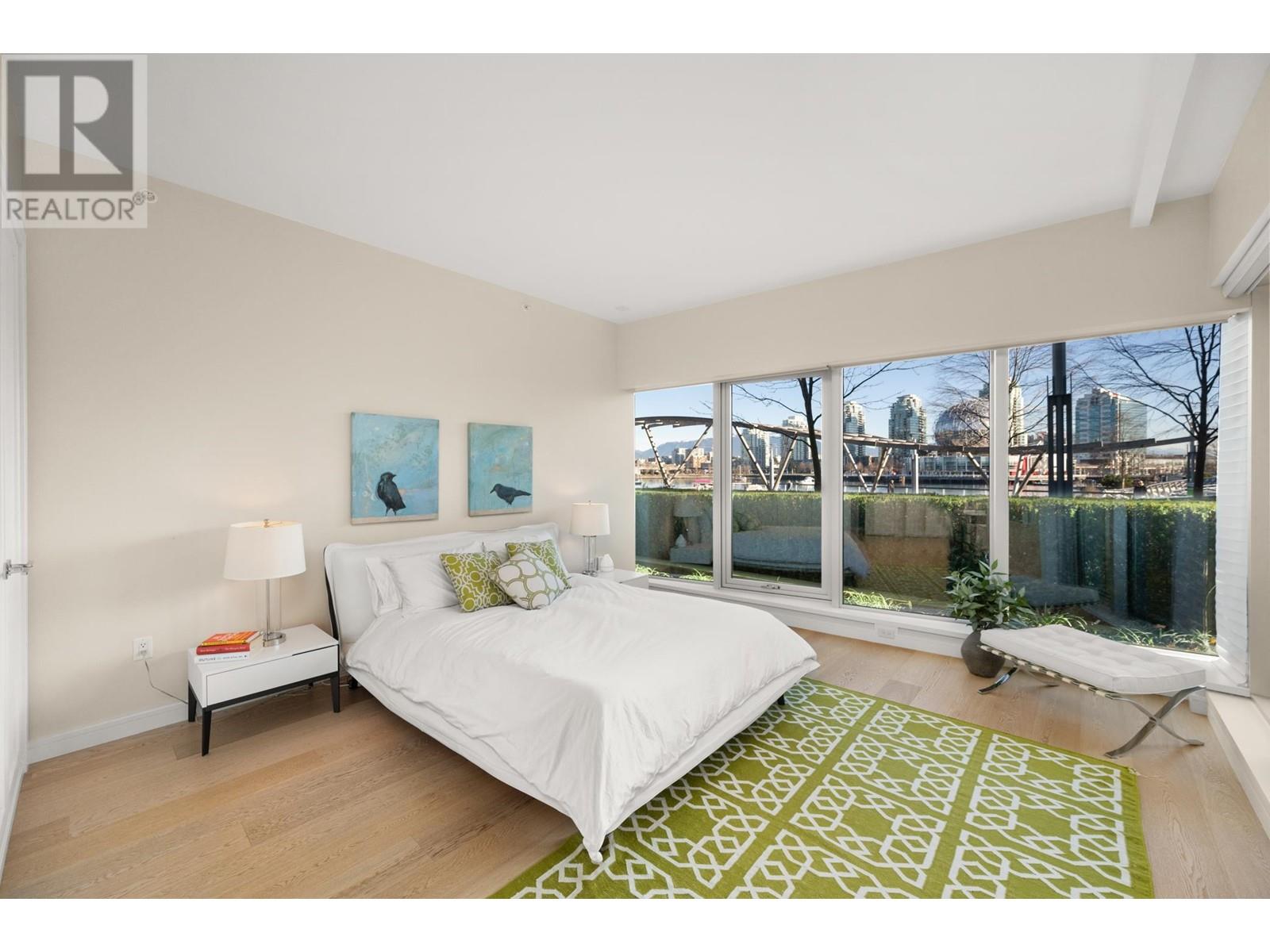 Listing Picture 20 of 29 : 102 151 W ATHLETES WAY, Vancouver / 溫哥華 - 魯藝地產 Yvonne Lu Group - MLS Medallion Club Member