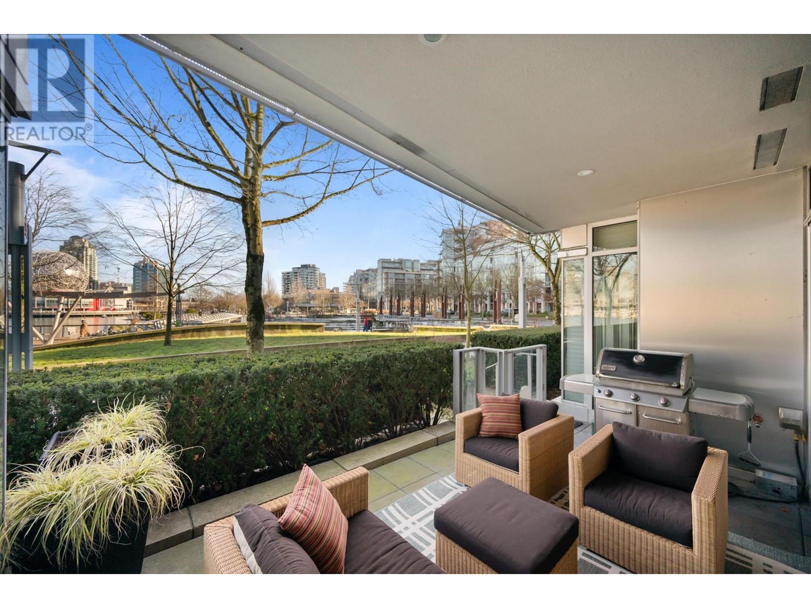 Listing Picture 25 of 29 : 102 151 W ATHLETES WAY, Vancouver / 溫哥華 - 魯藝地產 Yvonne Lu Group - MLS Medallion Club Member
