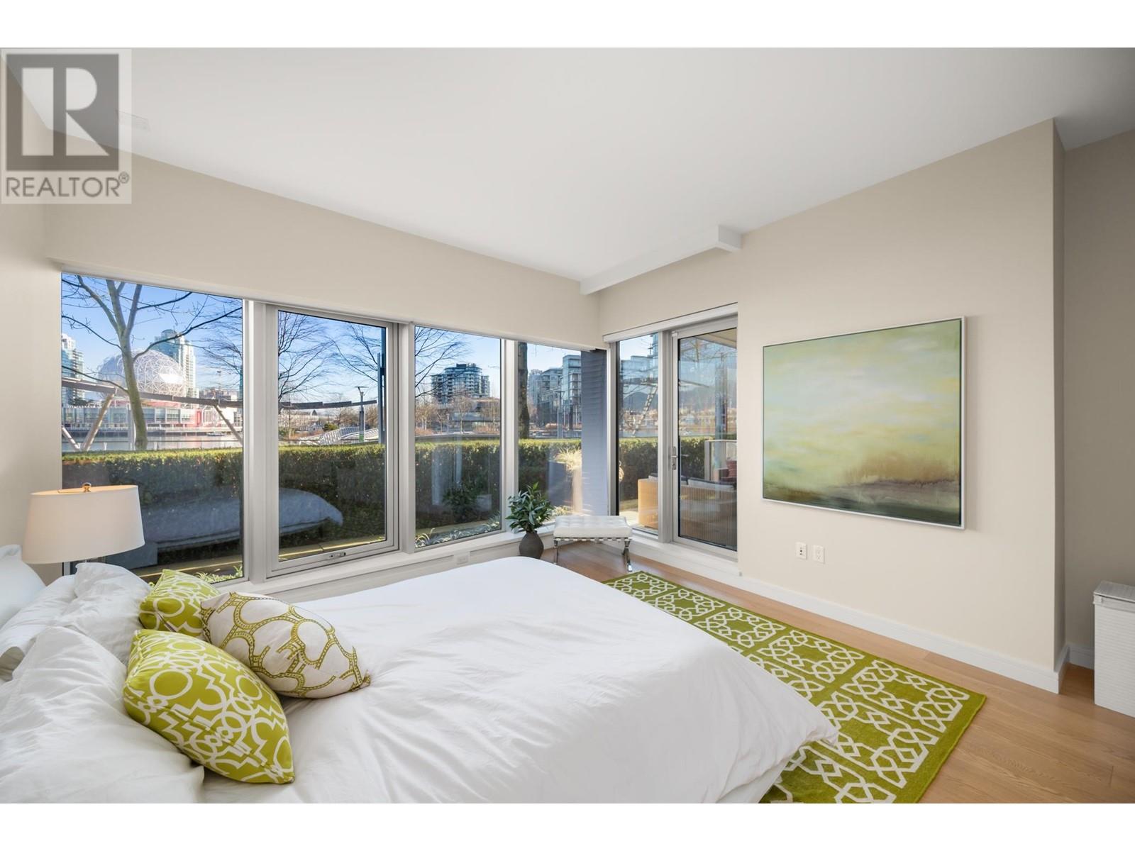 Listing Picture 21 of 29 : 102 151 W ATHLETES WAY, Vancouver / 溫哥華 - 魯藝地產 Yvonne Lu Group - MLS Medallion Club Member