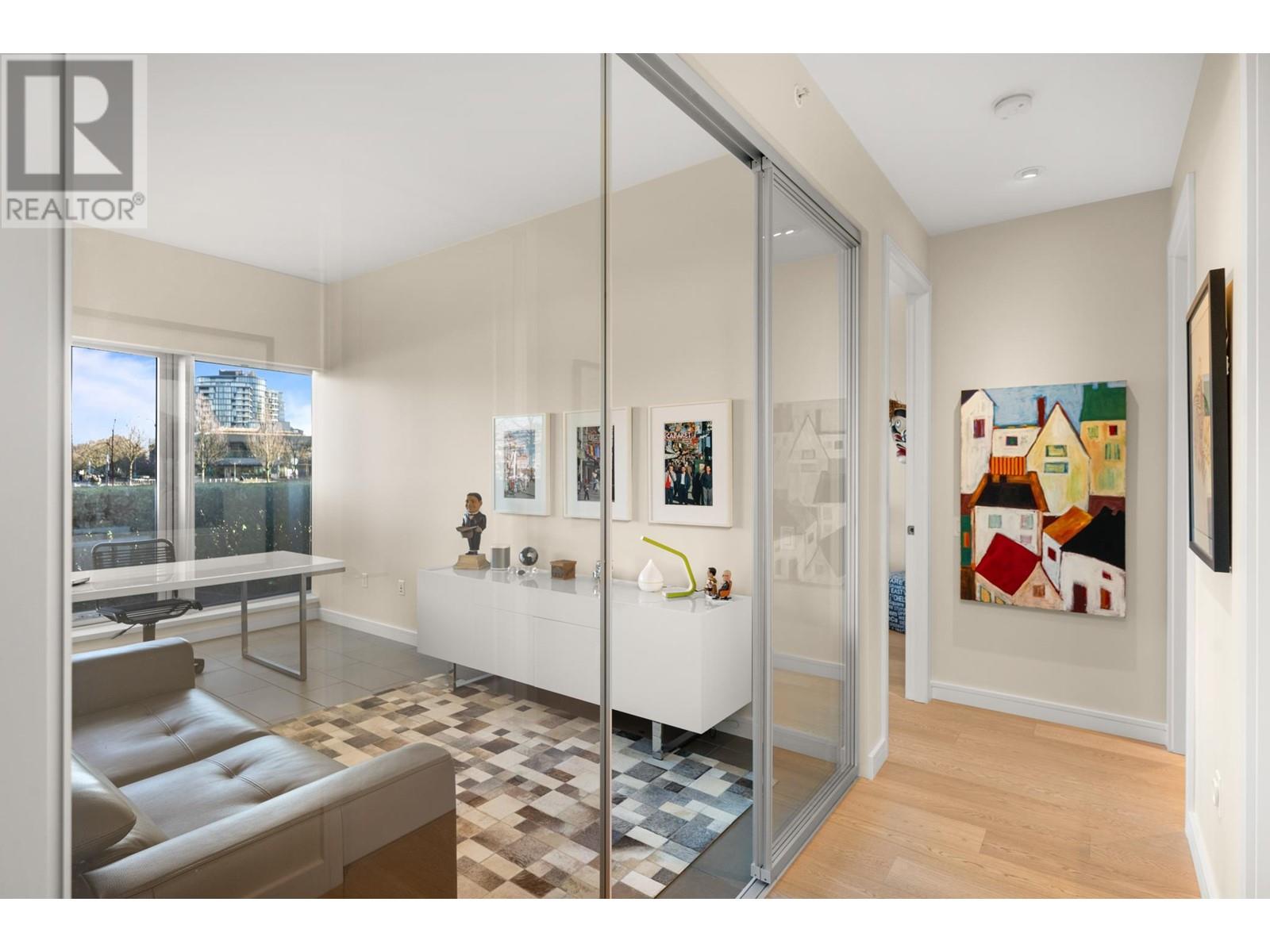 Listing Picture 16 of 29 : 102 151 W ATHLETES WAY, Vancouver / 溫哥華 - 魯藝地產 Yvonne Lu Group - MLS Medallion Club Member
