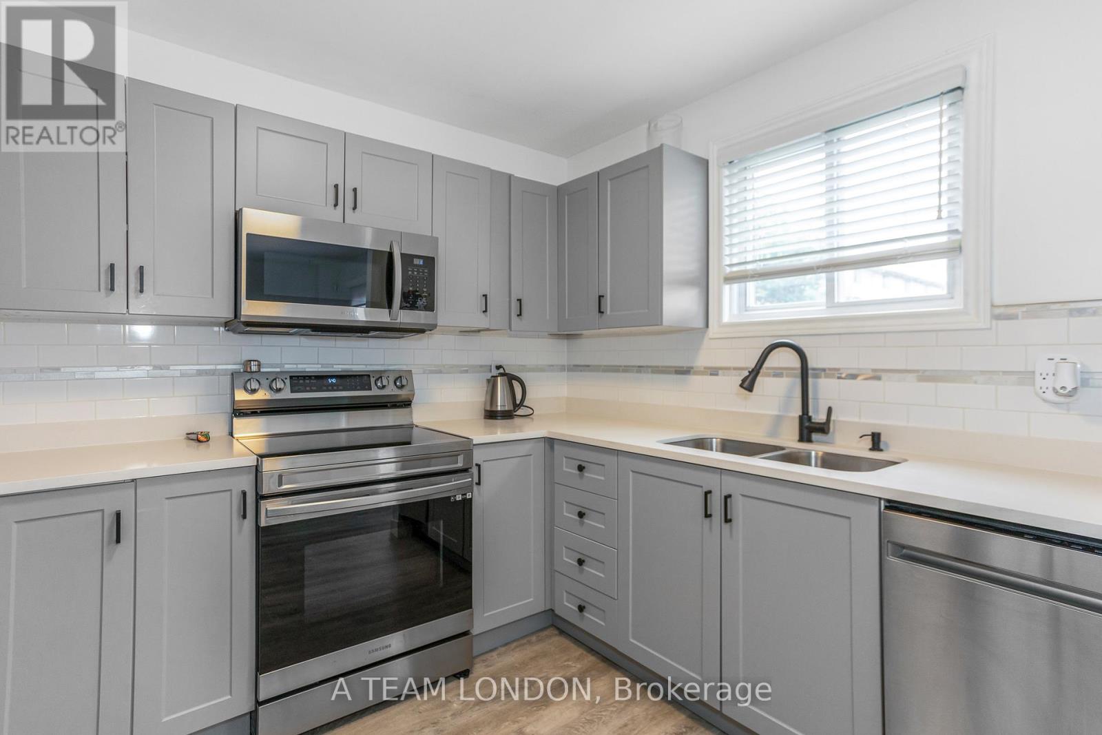 Photo 12 of 34 for 5 - 1855 Aldersbrook Road