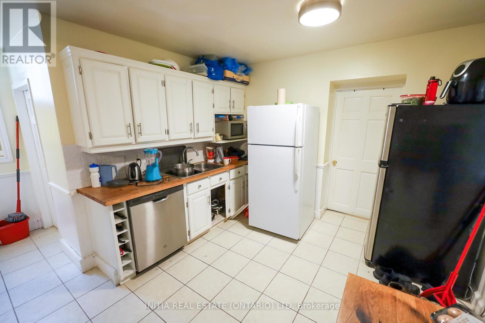 Photo 8 of 31 for 552 Adelaide Street N