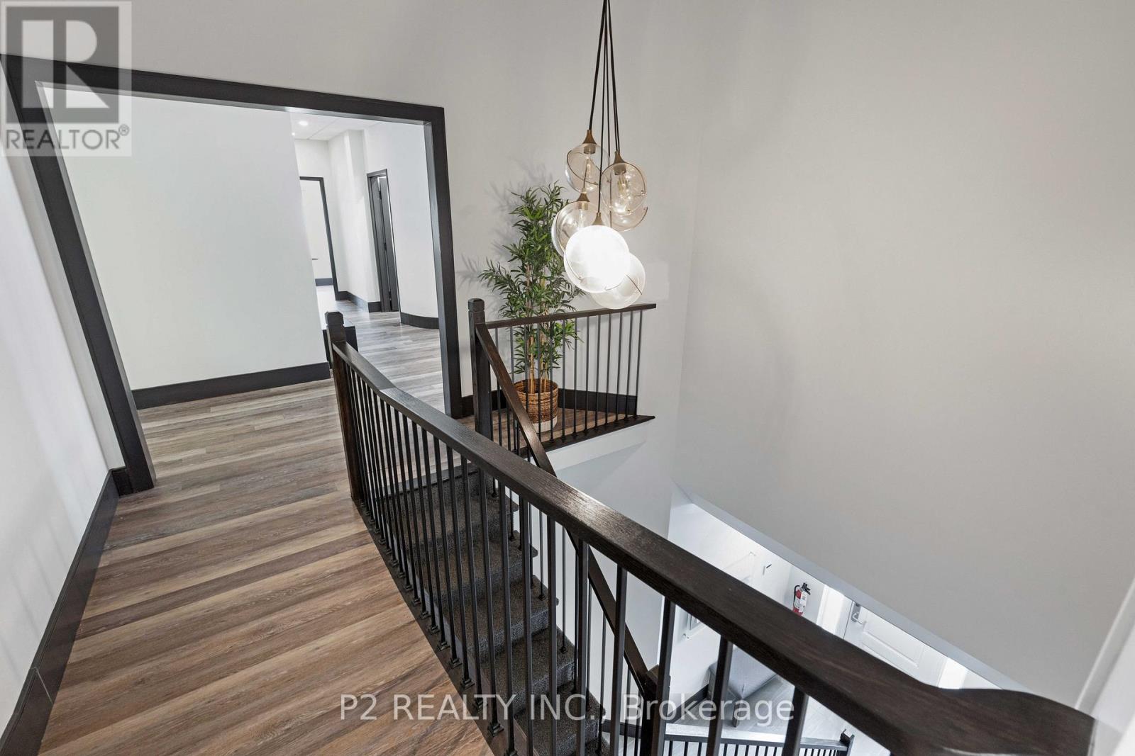 1 Upper - 30 Wertheim Court, Richmond Hill, Ontario  L4B 1B9 - Photo 4 - N11951247