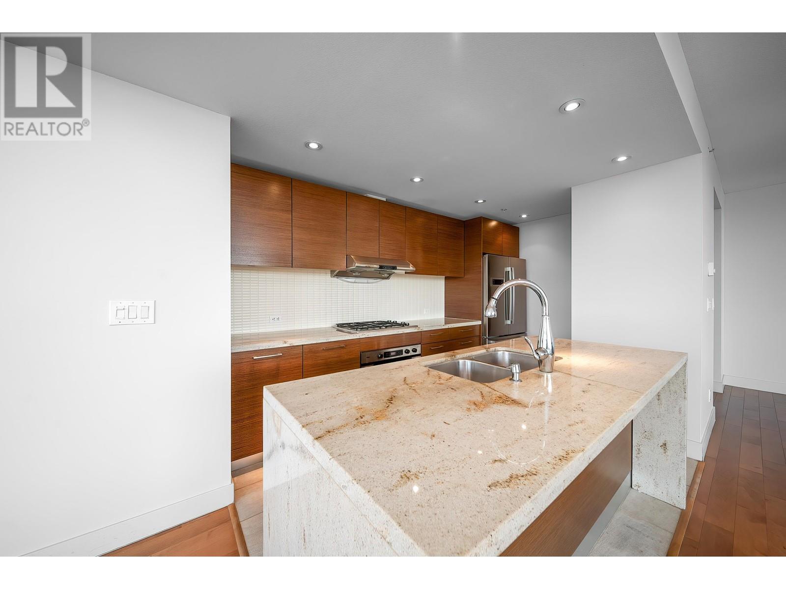 Listing Picture 20 of 28 : 308 6015 IONA DRIVE, Vancouver / 溫哥華 - 魯藝地產 Yvonne Lu Group - MLS Medallion Club Member