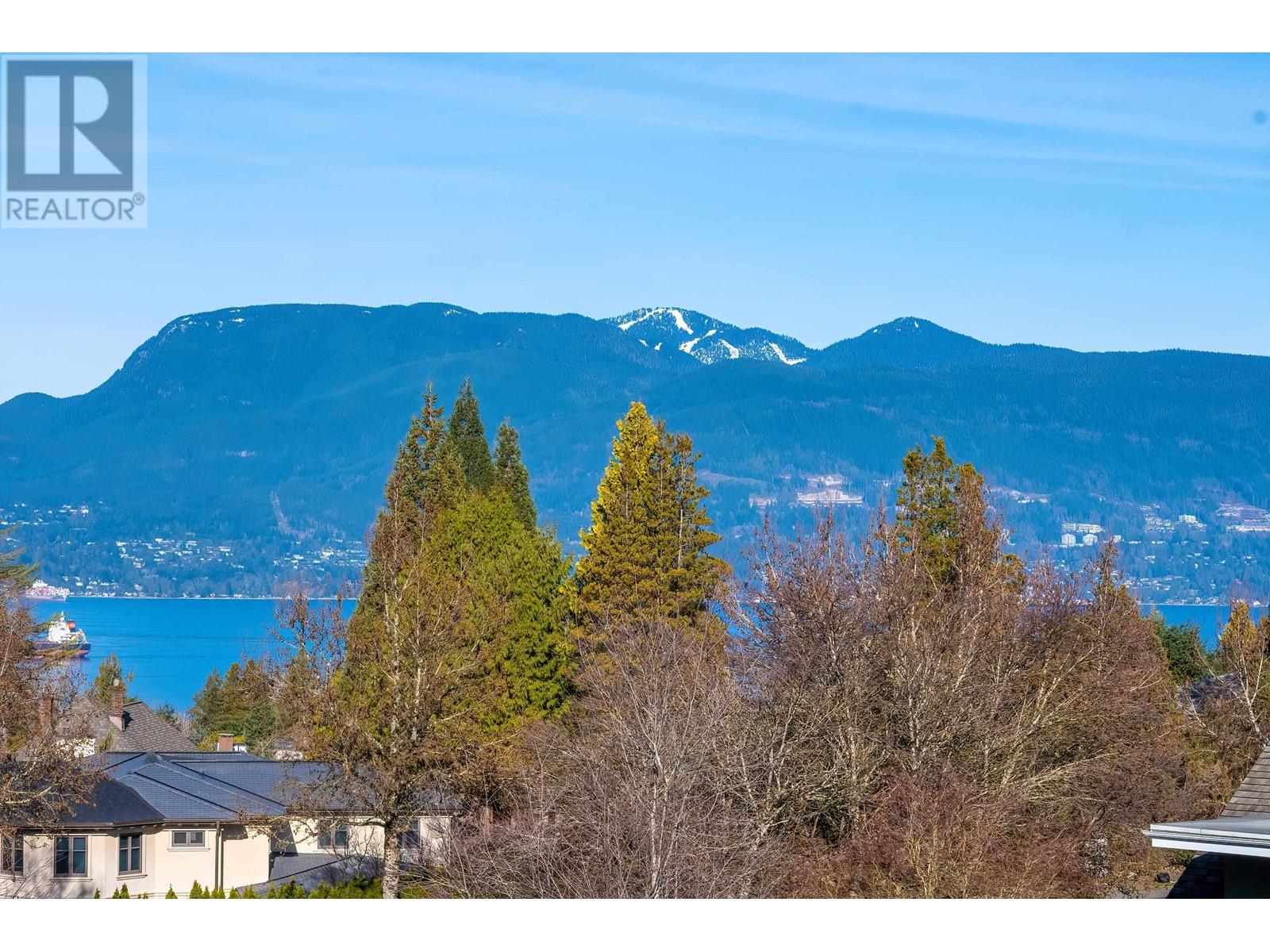 Listing Picture 17 of 28 : 308 6015 IONA DRIVE, Vancouver / 溫哥華 - 魯藝地產 Yvonne Lu Group - MLS Medallion Club Member