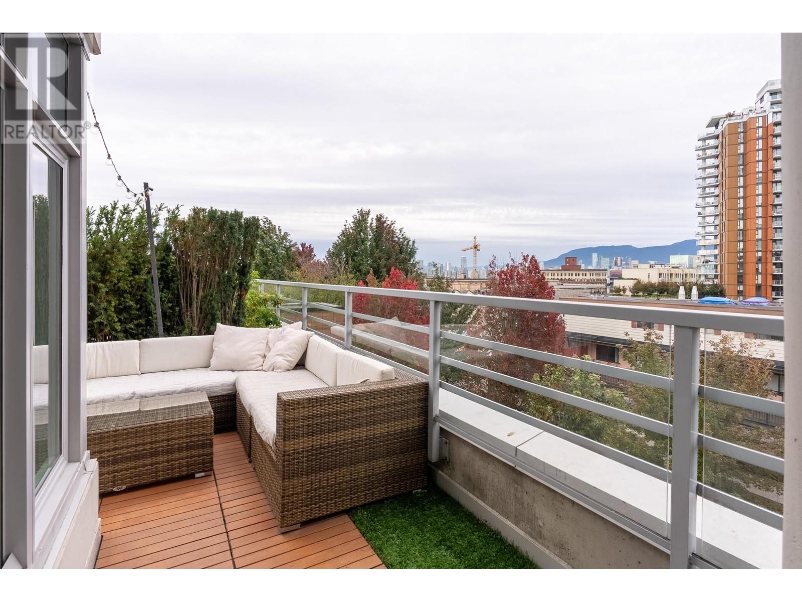 Listing Picture 10 of 40 : 404 298 E 11TH AVENUE, Vancouver / 溫哥華 - 魯藝地產 Yvonne Lu Group - MLS Medallion Club Member