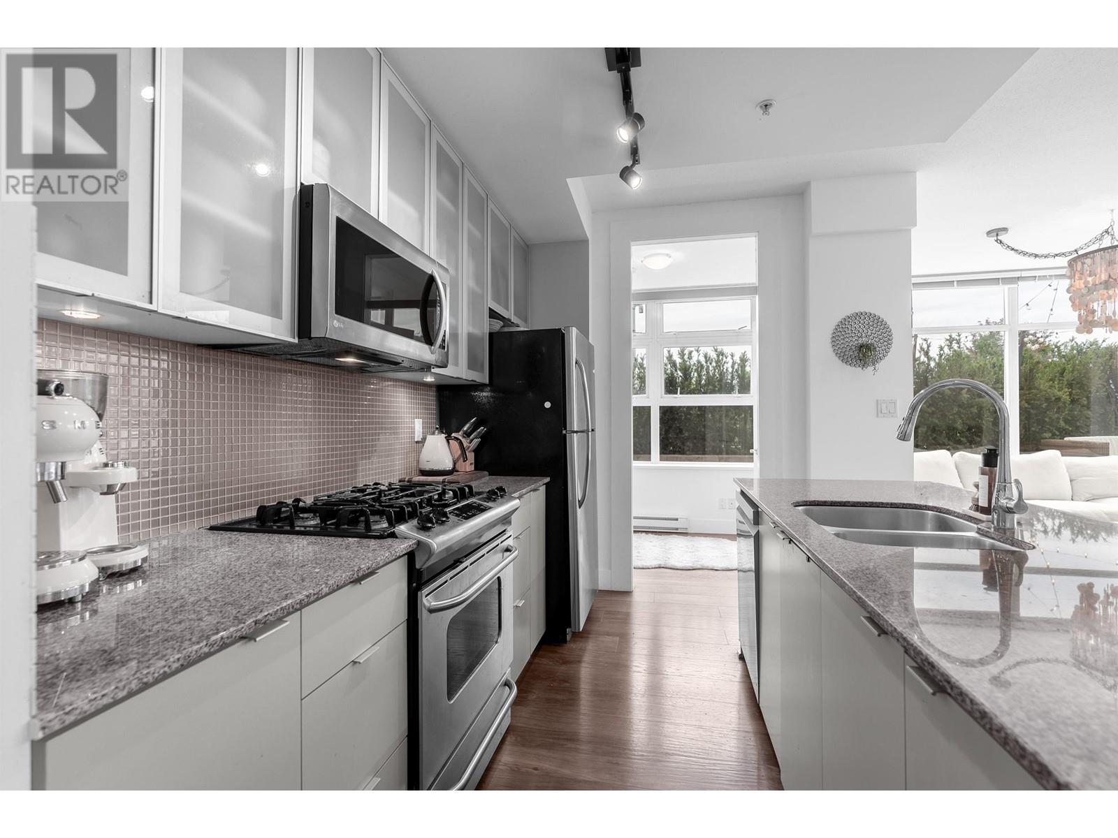 Listing Picture 2 of 40 : 404 298 E 11TH AVENUE, Vancouver / 溫哥華 - 魯藝地產 Yvonne Lu Group - MLS Medallion Club Member