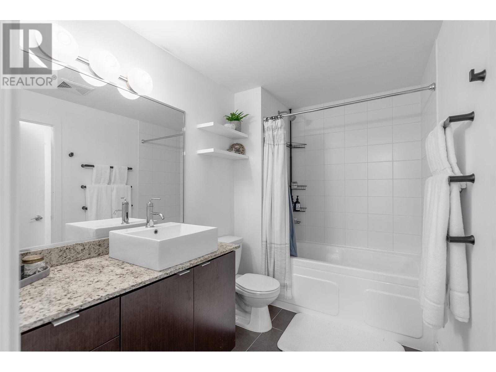 Listing Picture 25 of 40 : 404 298 E 11TH AVENUE, Vancouver / 溫哥華 - 魯藝地產 Yvonne Lu Group - MLS Medallion Club Member