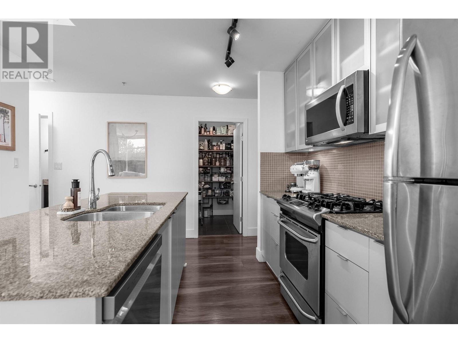 Listing Picture 3 of 40 : 404 298 E 11TH AVENUE, Vancouver / 溫哥華 - 魯藝地產 Yvonne Lu Group - MLS Medallion Club Member