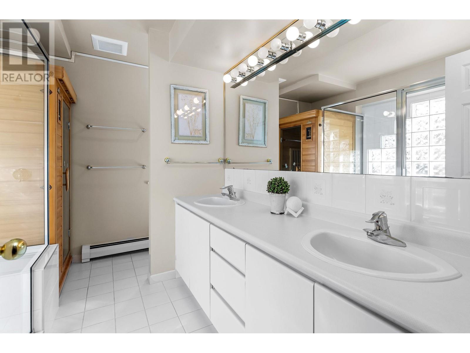 Listing Picture 21 of 39 : 2728 OLIVER CRESCENT, Vancouver / 溫哥華 - 魯藝地產 Yvonne Lu Group - MLS Medallion Club Member