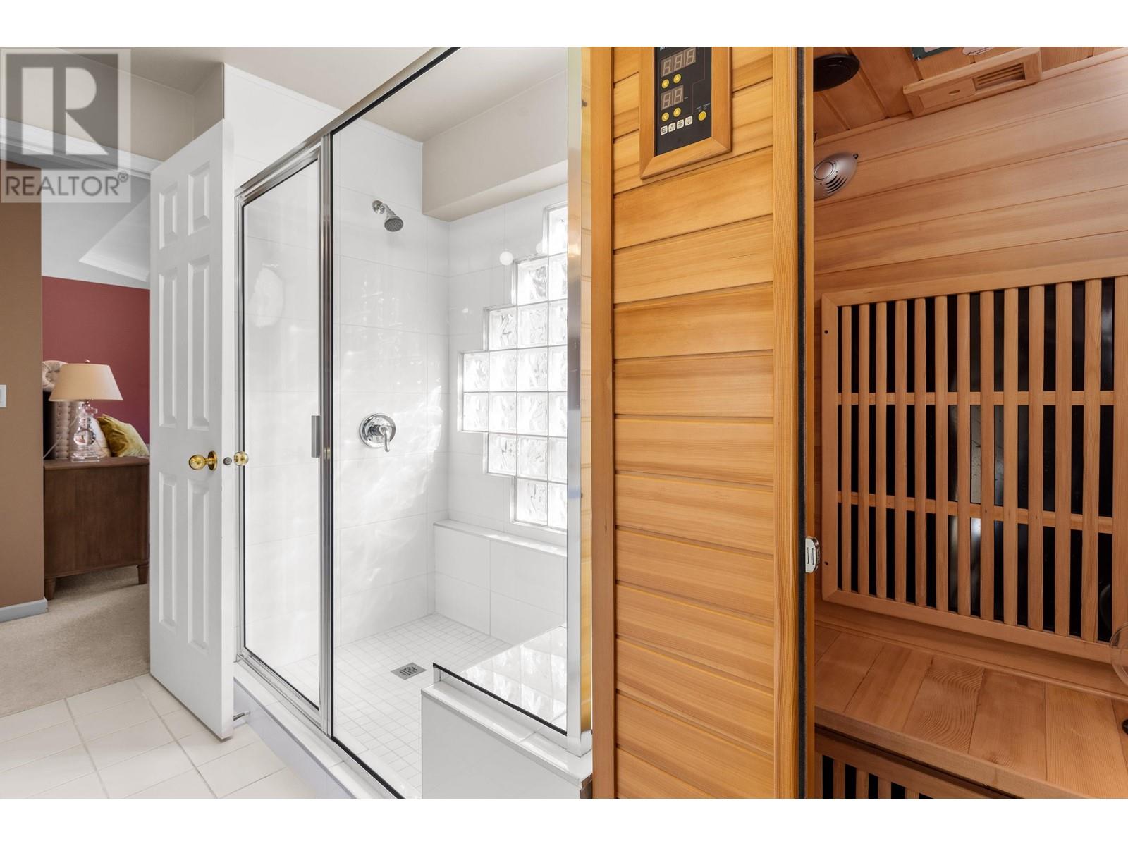 Listing Picture 22 of 39 : 2728 OLIVER CRESCENT, Vancouver / 溫哥華 - 魯藝地產 Yvonne Lu Group - MLS Medallion Club Member