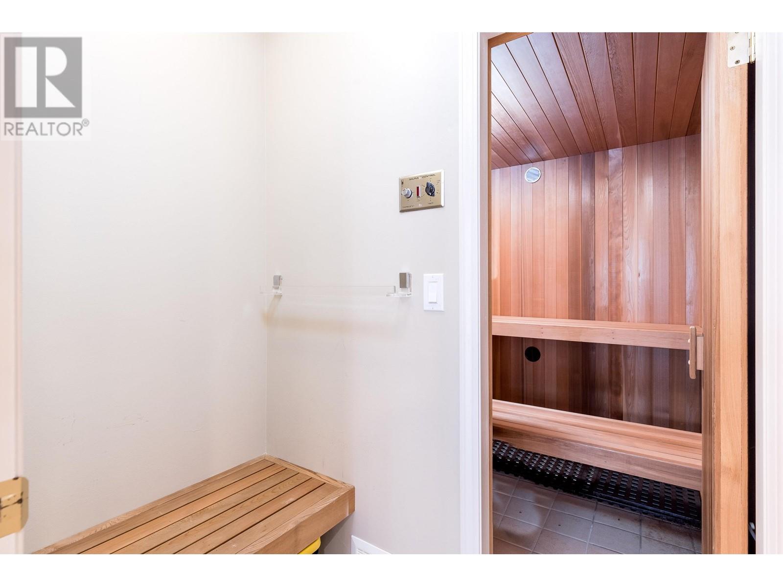 Listing Picture 34 of 39 : 2728 OLIVER CRESCENT, Vancouver / 溫哥華 - 魯藝地產 Yvonne Lu Group - MLS Medallion Club Member