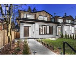 3071 FROMME ROAD, North Vancouver, British Columbia
