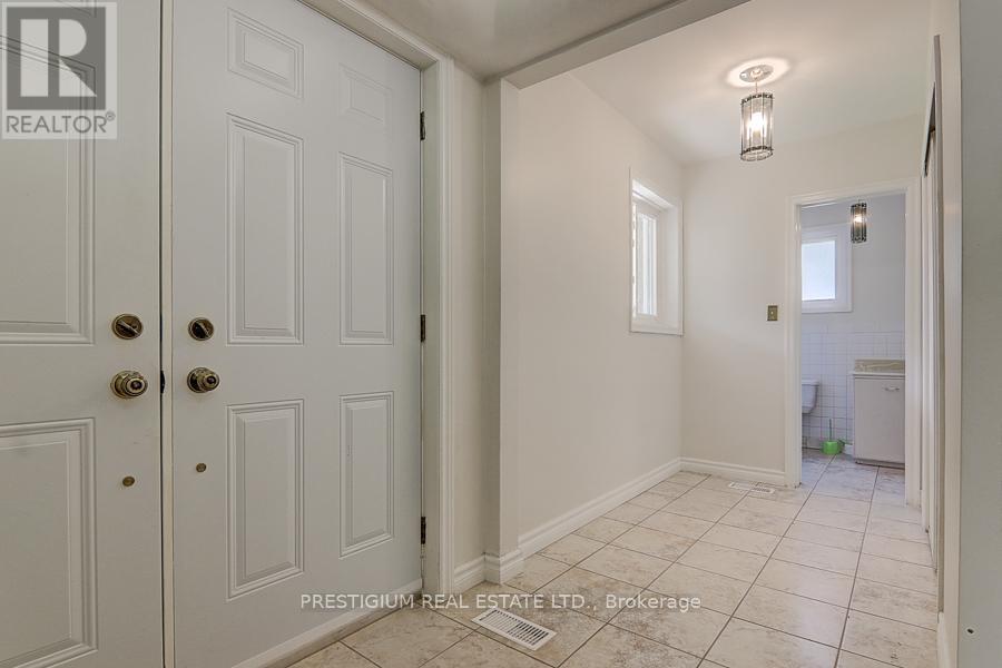 57 Laureleaf Road, Markham, Ontario  L3T 2X9 - Photo 6 - N11951356