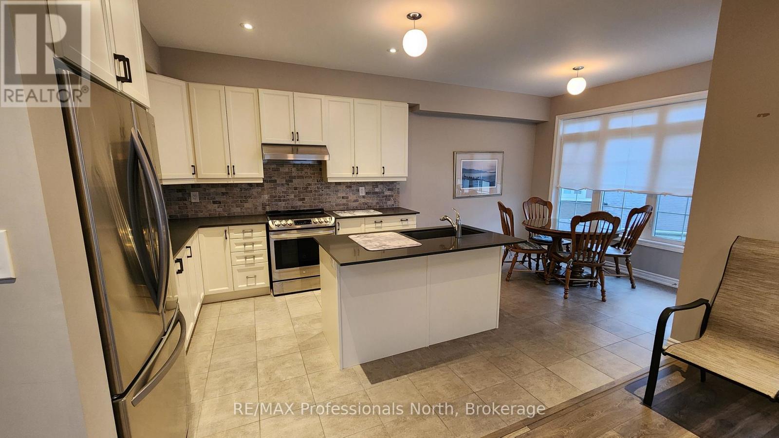 11 Prescott Crescent, Bracebridge, Ontario  P1L 0B7 - Photo 3 - X11916755