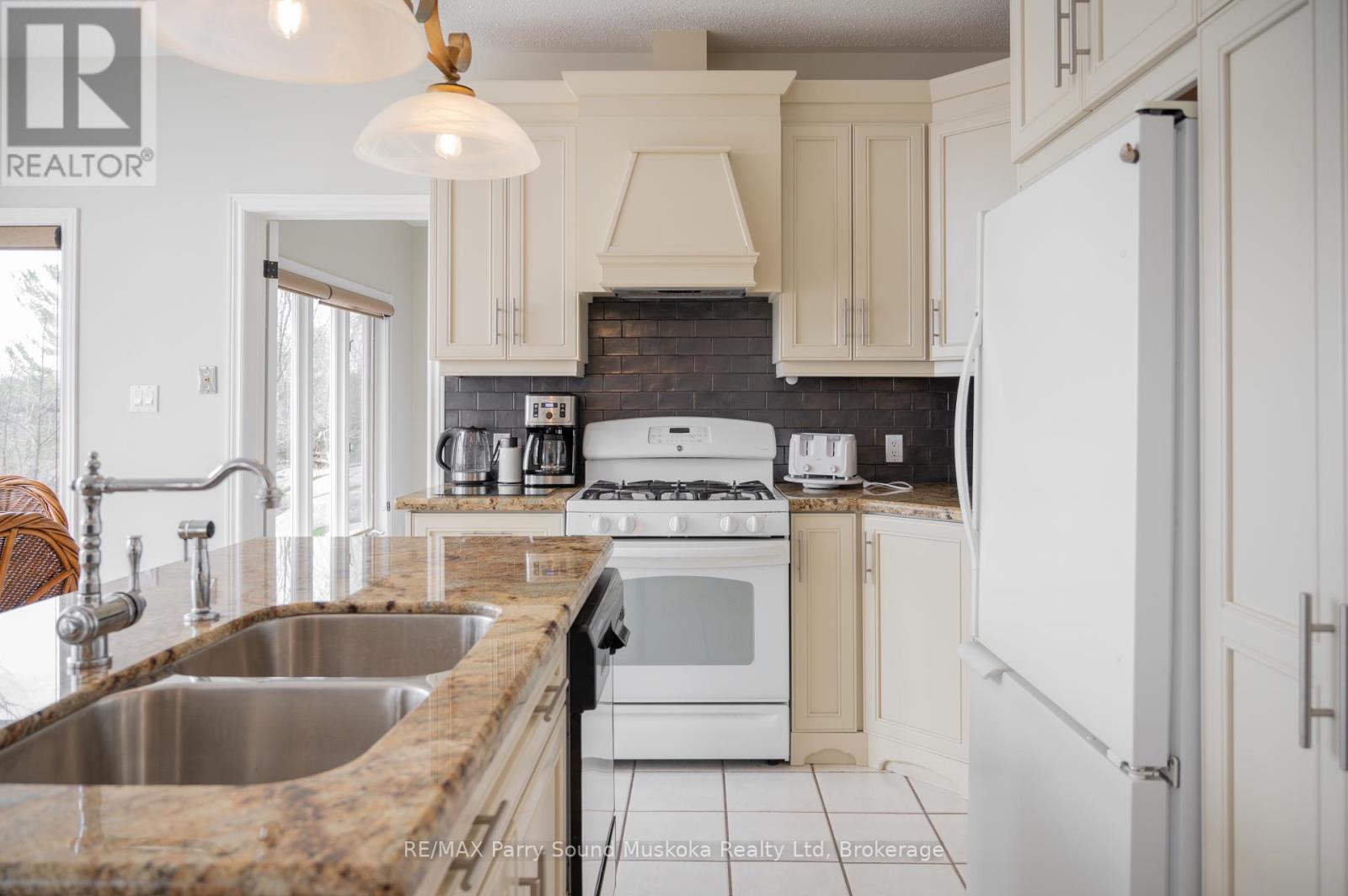 37 Maurys Run, Carling, Ontario  P0G 1G0 - Photo 12 - X11951423