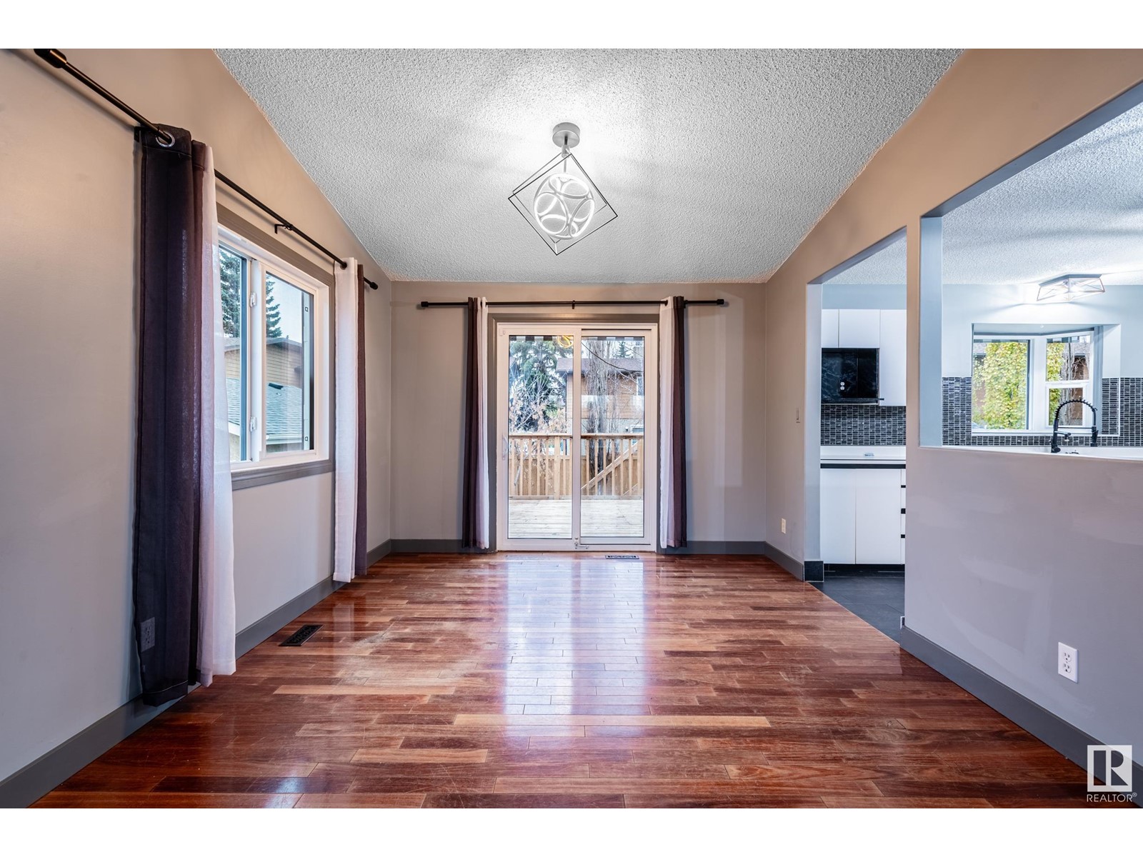 Property at 3811 21 AV NW image 4